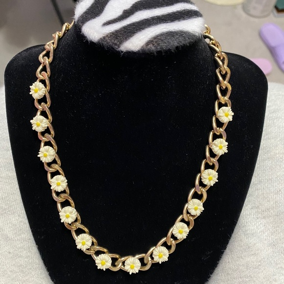 Forever 21 Flower Necklace - Picture 1 of 1